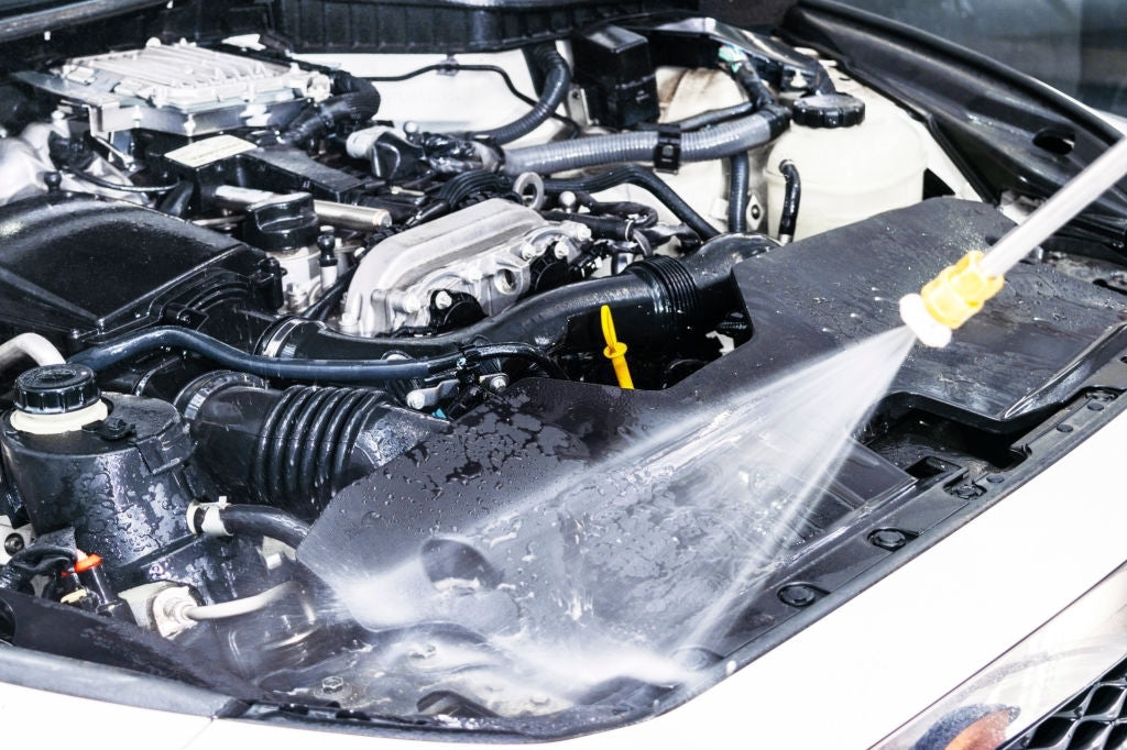 W7| ENGINE-BAY DETAIL